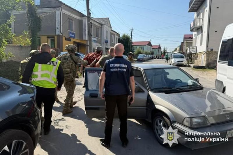 Масштабна спецоперація на Тернопільщині: поліція виявила наркоплантації, вилучила наркотики та викрила три організовані групи збуту заборонених речовин