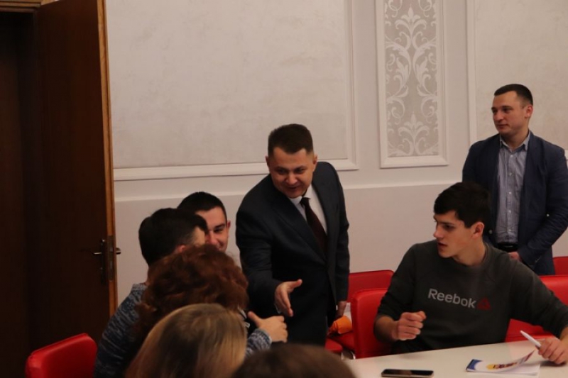 Головa Тернопільської облaсної рaди зустрівся з aктивною молоддю Лугaнщини