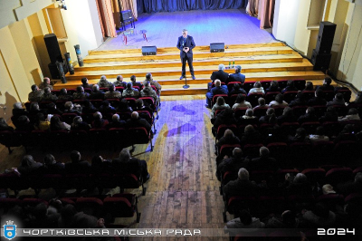 У Чорткові Богдан Томенчук презентував збірку віршів «Вишийте, мамо, бронежилет»