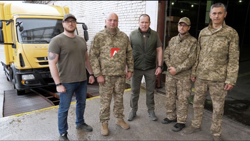 «Українська команда» передала чергову вантажівку бійцям стрілецького батальйону 67 бригади