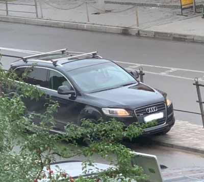 «Ні заїхати, ні припаркуватися»: на Тернопільщині люди скаржаться на автохама