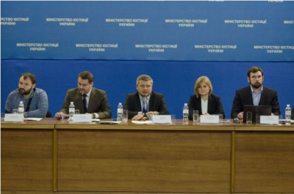 Нотаріуси Тернопільської області взяли активну участь у круглому столі