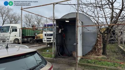 У регіоні викрили незаконну АЗС: податківці провели перевірку