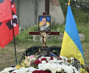 Хотів бути похованим поруч із побратимами: на Тернопільщині попрощалися з військовим Богданом Хемієм