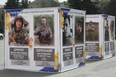 У Тернополі просто неба відкрили виставку в пам&#039;ять про полеглих Героїв (фото)