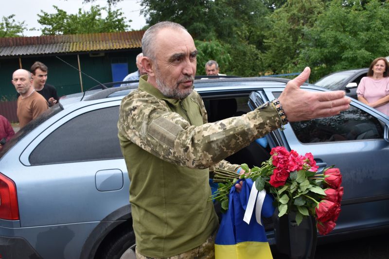 З полону додому: громада Тернопільщини урочисто зустріла захисника Михайла Барана