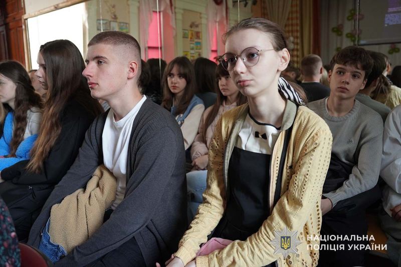 У Тернополі поліцейські знайомили учнів із навчальними закладами безпекового спрямування