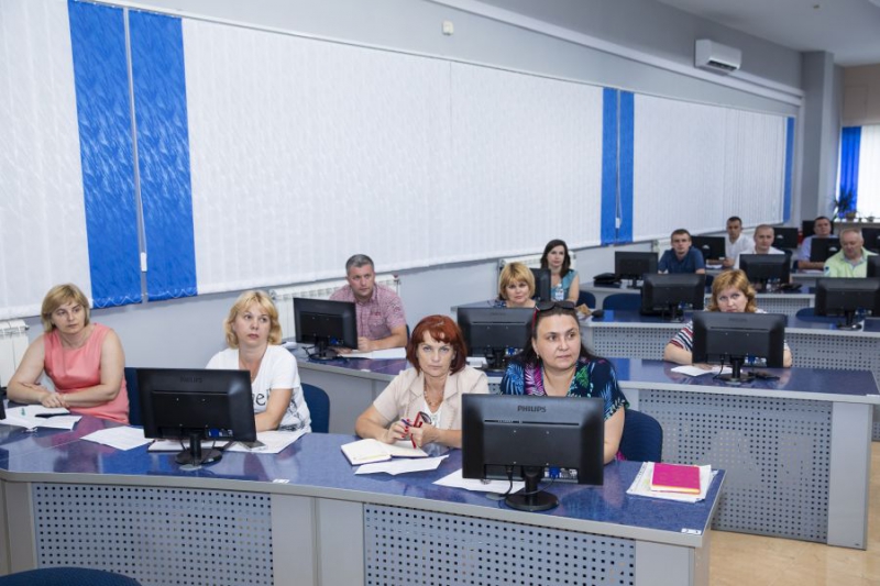 ТНЕУ гостинно пpийняв у своїх стінах пpедставників обласних центpів Укpаїни та її столиці