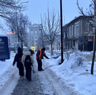 У Тернополі через перепади температур та опади утворилася ожеледиця: комунальні служби працюють у посиленому режимі