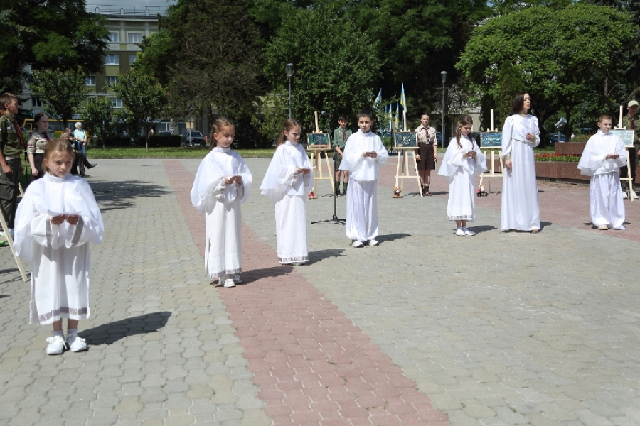 Тернополяни вшанували пам’ять дітей, які загинули під час війни (фоторепортаж)