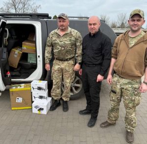 Сергій Надал на фронті передав партію безпілотників для 110-ї бригади від Тернополя
