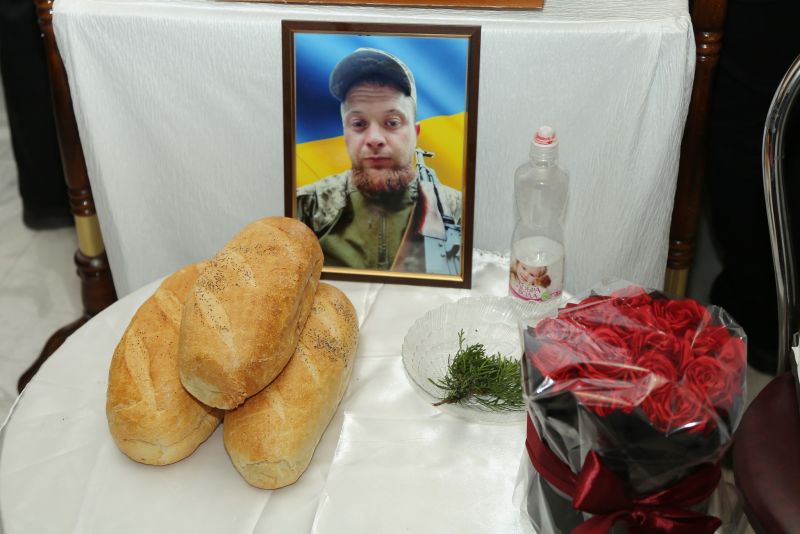 У громаді на Тернопільщині поховали Героя Тараса Петрика