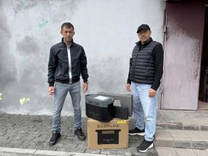 Волонтери «Української команди» зі Збаража передали воїнам EcoFlow