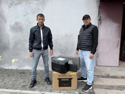 Волонтери «Української команди» зі Збаража передали воїнам EcoFlow