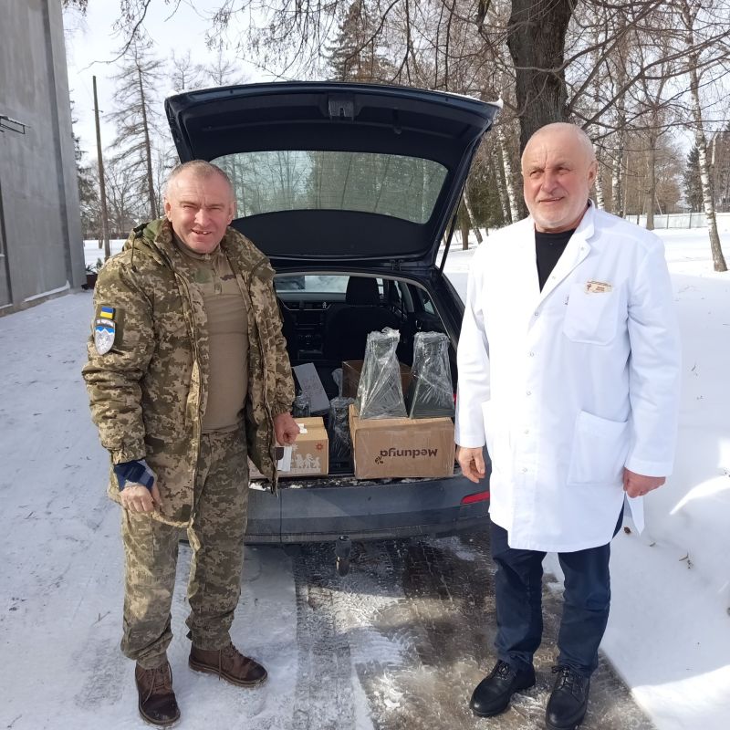 Лікарня на Тернопільщині передала чергову допомогу українським воїнам
