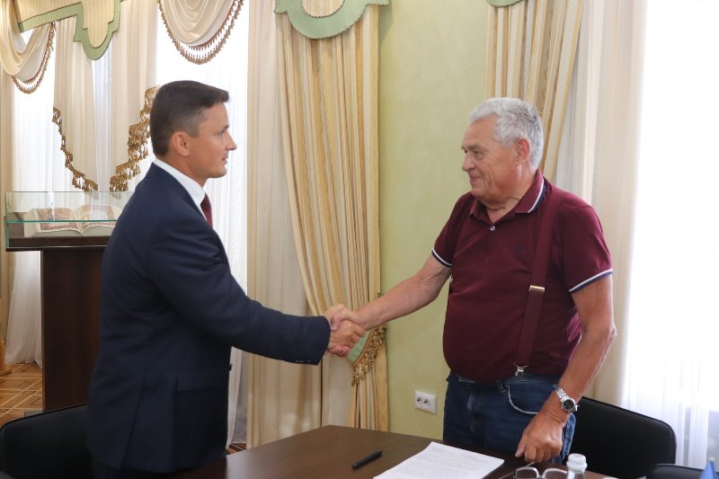 Голова облради підписав контракт з ректором Кременецької обласної гуманітарно-педагогічної академії