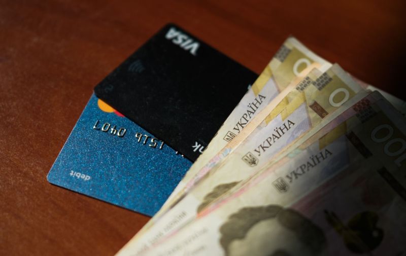 Готівка чи картка: у якій формі продавець має повертати гроші покупцеві?