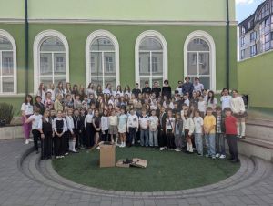 Тернопільські школярі придбали для військових два дрони