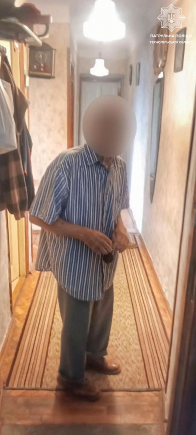 Тернопільські патрульні повернули додому 82-річного чоловіка, який заблукав у місті