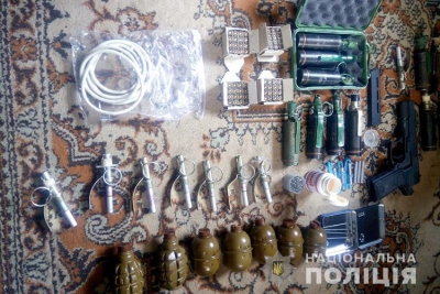 У дачному будинку збаражчанина виявили  цілий арсенал вибухонебезпечних предметів