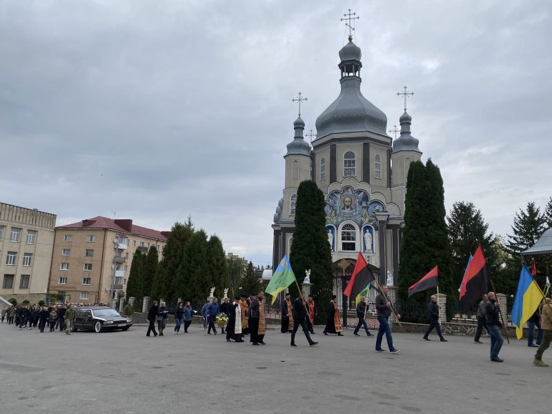«На щиті» до рідного дому повернувся Герой Іван Висоцький з Тернопільщини