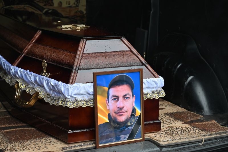 На Тернопільщині поховали воїна Романа Шпирука