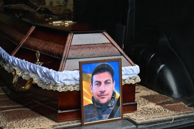 На Тернопільщині поховали воїна Романа Шпирука