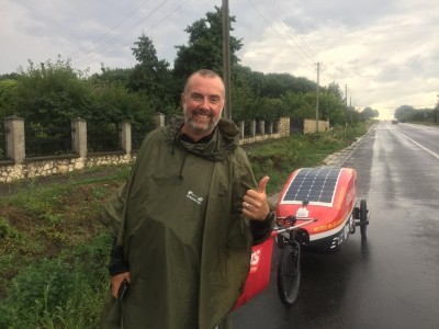 Британець, який здійснює благодійний навколосвітній марафон, зустрів свій 47-й день народження  у Тернополі