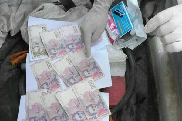 У Тернополі на хабарі спіймали інструктора автошколи