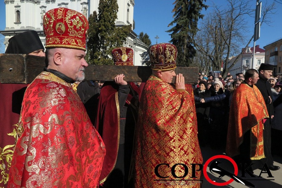 Тисячі тернопільських вірян вирушили Хресною ходою вулицями міста (фоторепортаж)