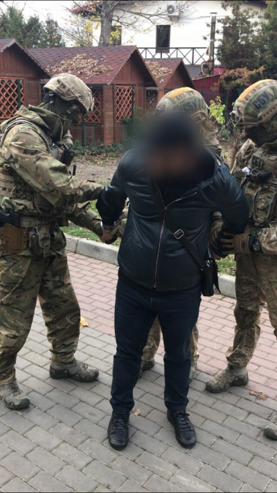 У центрі Тернополя затримали групу осіб, що вимагали кошти у підприємця