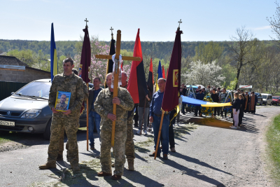 У громаді на Тернопільщині попрощалися з полеглим воїном Андрієм Сисаком