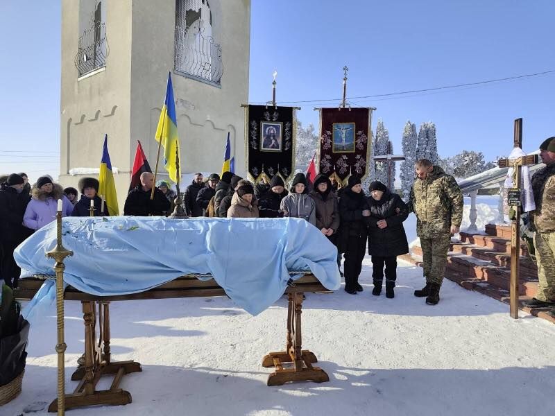 На Тернопільщині поховали воїна, який загинув на Запоріжжі