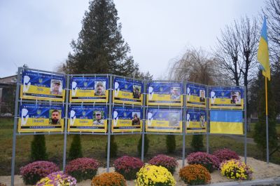 На Тернопільщині відкрили &quot;Алею Надії&quot; з портретами зниклих безвісти захисників