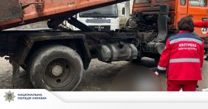 На Тернопільщині під час розвантаження автомобіля загинув водій