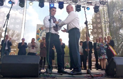 Нардеп Михайло Головко отримав почесну відзнаку від збаражчан
