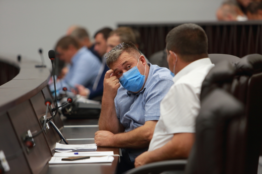 Недовіра голові ОДА, суперечки та зміни до бюджету: депутати Тернопільської облради сьогодні засідали (фоторепортаж)